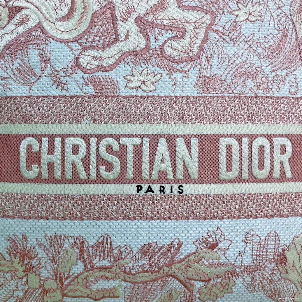 CHRISTIAN PILLOW 3.0 THROW 0816